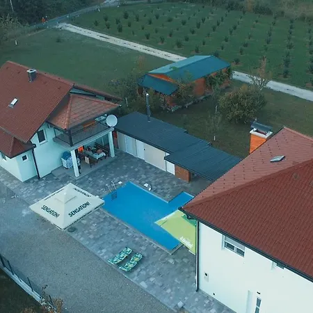 別荘 La Unica Lohovo